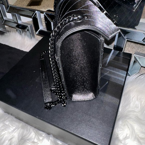 Yves Saint Laurent (Black on black YSL wallet/bag) - Picture 7 of 10